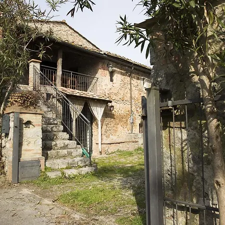 La Loggia E Il Cortile Sovicille